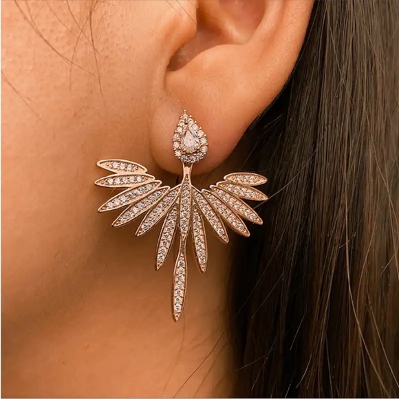“Angel of Yours” Luxury Diamond Rhinestone Silver Zircon Gemstone Fancy Earrings - Picture 3 of 9